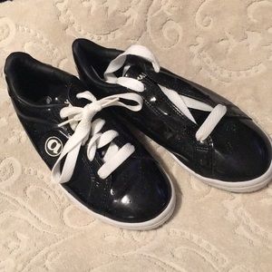 Black Airwalk blacks and white shoes 6 NWOT